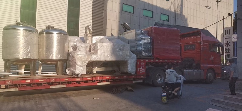 【川一股份】双级反渗透设备+3000瓶+300桶灌装设备发往江苏