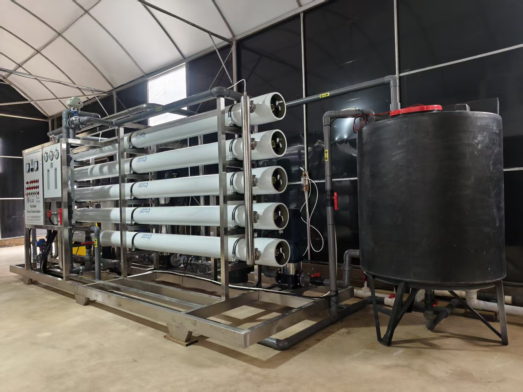 【川一股份】上海地区温室用20T/H反渗透设备安装调试完成