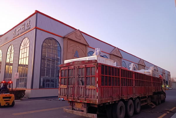 【川一股份】大桶水灌装线+小桶水灌装线水厂设备装车发往河南商丘市