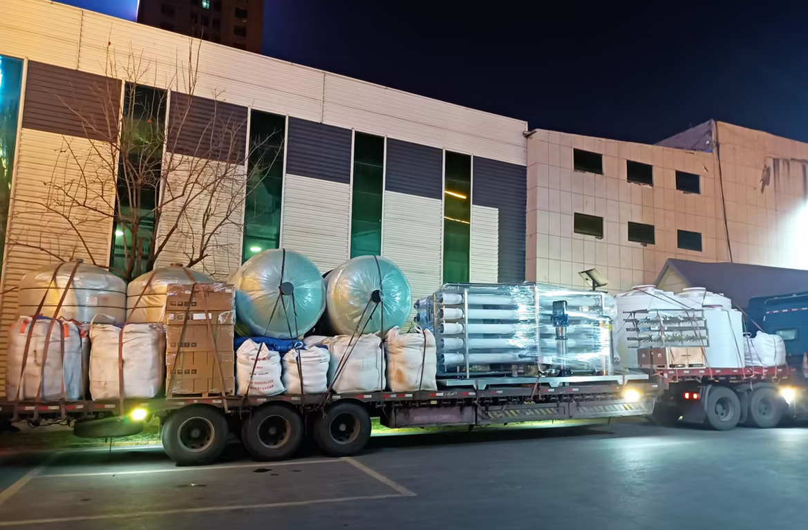 【川一股份】2X20T/H反渗透设备装车发往内蒙古呼和浩特市