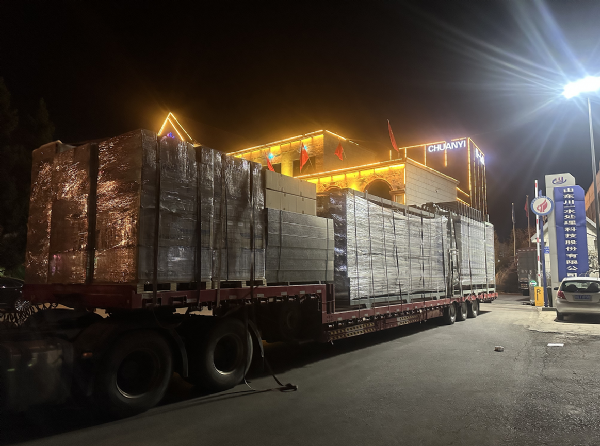 【川一股份】2✖80T超滤设备+120T单级反渗透设备装车发往广西百色市